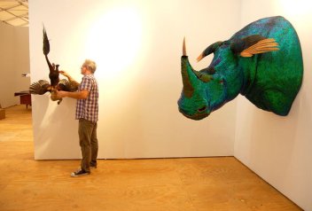 Enrique Gomez de Molina hanging art for which he was ultimately jailed